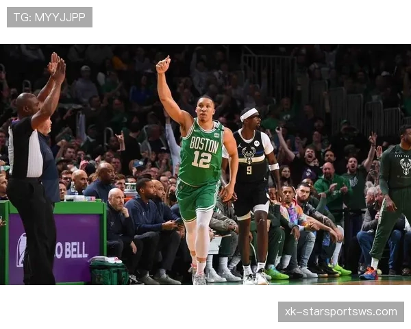 格兰特·威廉姆斯无球跑动制造空位，三分效率领跑锋线群