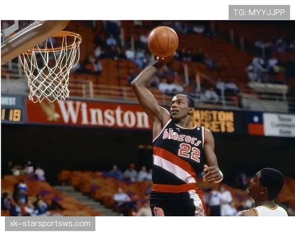 德雷克斯勒突破制造错位提升球队关键得分效率